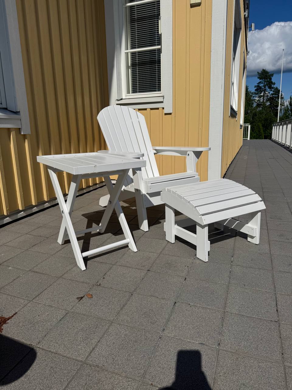 Adirondack-tarjoilupöytä – Tyyliä ja käytännöllisyyttä ulkojuhliin!